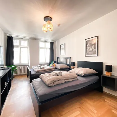 Apartment Zentrale Mit Parkplatz, 2 Schlafzimmern, Kueche, Waschmaschine & Balkon Leipzig