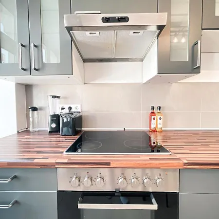 Apartamento Zentrale Mit Parkplatz, 2 Schlafzimmern, Küche, Waschmaschine&balkon