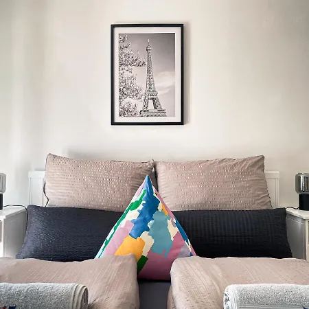 Apartamento Zentrale Mit Parkplatz, 2 Schlafzimmern, Küche, Waschmaschine&balkon *