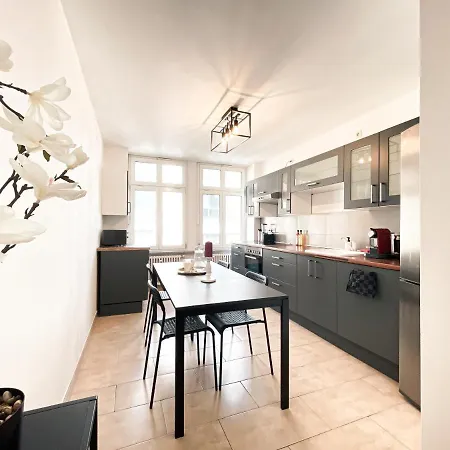 Zentrale Mit Parkplatz, 2 Schlafzimmern, Kueche, Waschmaschine & Balkon Apartment Leipzig