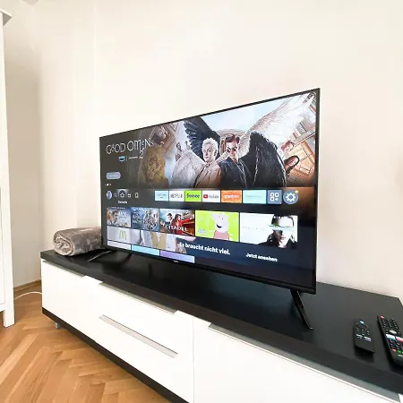 Zentrale Mit Parkplatz, 2 Schlafzimmern, Küche, Waschmaschine&balkon *