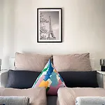 アパート Zentrale Mit Parkplatz, 2 Schlafzimmern, Kueche, Waschmaschine & Balkon *
