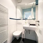 Zentrale Mit Parkplatz, 2 Schlafzimmern, Kueche, Waschmaschine & Balkon アパート ライプツィヒ