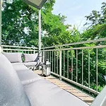 Zentrale Mit Parkplatz, 2 Schlafzimmern, Kueche, Waschmaschine & Balkon アパート ライプツィヒ