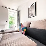 アパート Zentrale Mit Parkplatz, 2 Schlafzimmern, Kueche, Waschmaschine & Balkon