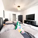 Zentrale Mit Parkplatz, 2 Schlafzimmern, Kueche, Waschmaschine & Balkon アパート ライプツィヒ