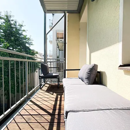 Apartment Zentrale Mit Parkplatz, 2 Schlafzimmern, Kueche, Waschmaschine & Balkon Leipzig