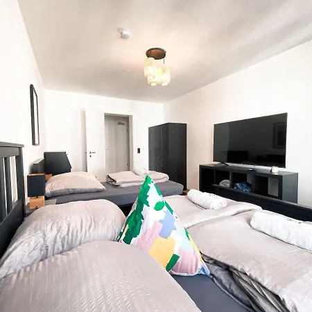 Zentrale Mit Parkplatz, 2 Schlafzimmern, Kueche, Waschmaschine & Balkon Appartement Leipzig