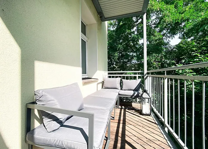 Zentrale Mit Parkplatz, 2 Schlafzimmern, Kueche, Waschmaschine & Balkon לייפציג