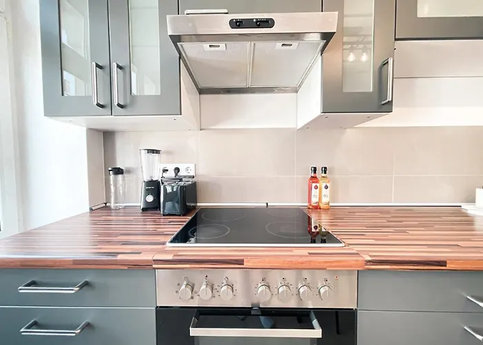 דירה Zentrale Mit Parkplatz, 2 Schlafzimmern, Kueche, Waschmaschine & Balkon