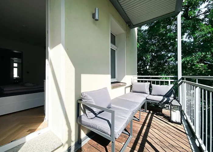 Zentrale Mit Parkplatz, 2 Schlafzimmern, Kueche, Waschmaschine & Balkon דירה לייפציג