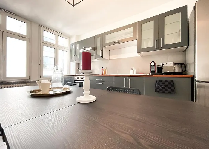 Zentrale Mit Parkplatz, 2 Schlafzimmern, Kueche, Waschmaschine & Balkon * לייפציג